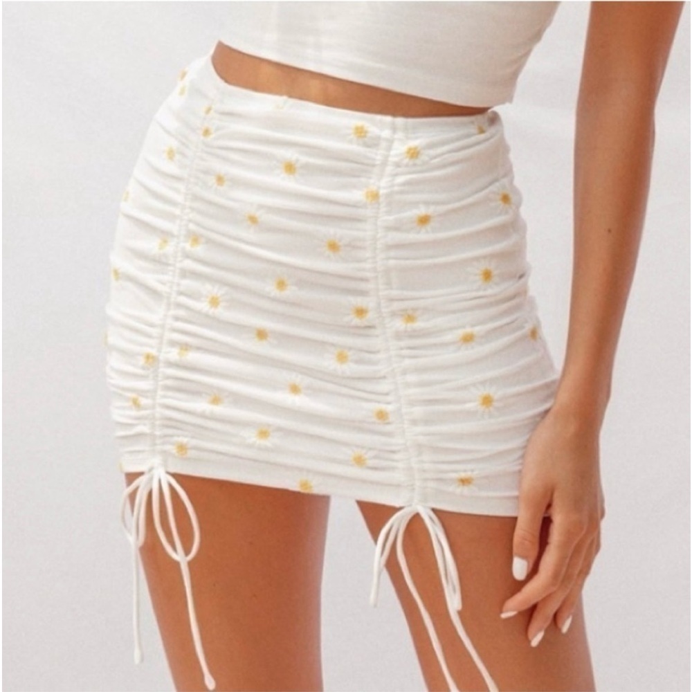 Princess Polly Daisy chain mini skirt- size 0